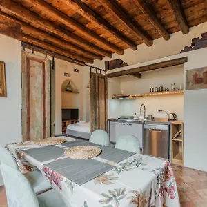  Apartment Porta Garibaldi Antique Charm